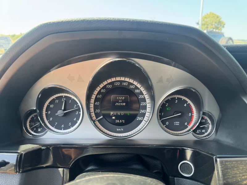 Mercedes-Benz E 350 4Matic, снимка 8 - Автомобили и джипове - 51470356