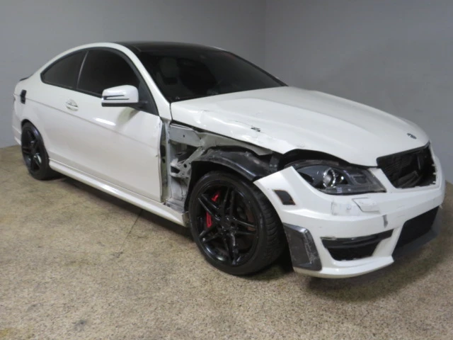 Mercedes-Benz C 63 AMG COUPE, снимка 3 - Автомобили и джипове - 48770607