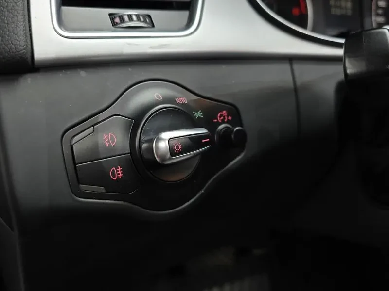 Audi A4 2.0 TDI Quattro Dynamic B8, снимка 14 - Автомобили и джипове - 53267341