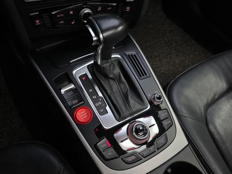 Audi A4 2.0 TDI, снимка 9 - Автомобили и джипове - 54143324