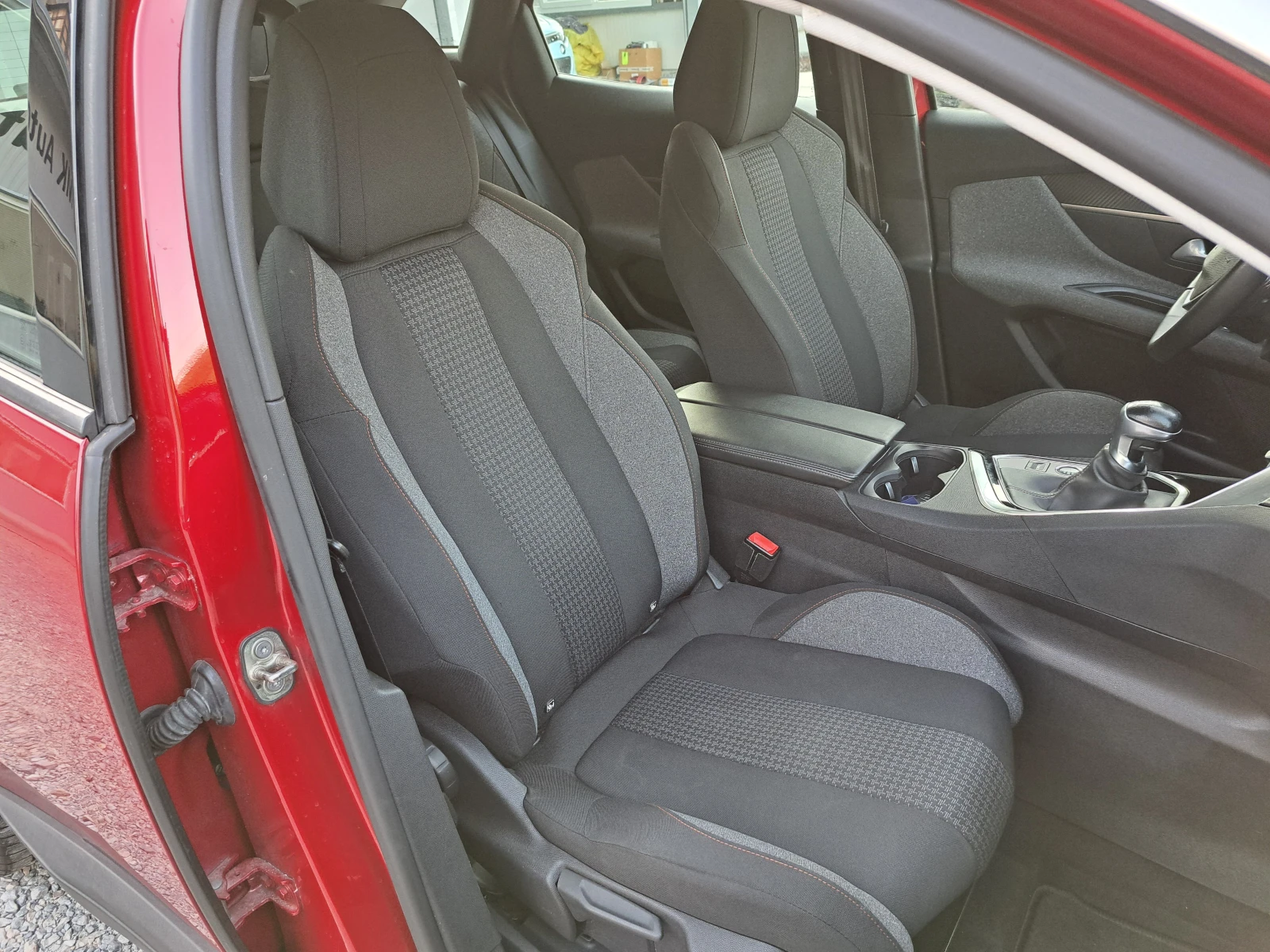 Peugeot 3008 1.5BlueHDI* КЛИМА* NAVI* VIRTUAL* КАМЕРА* ПАРКТР - изображение 9