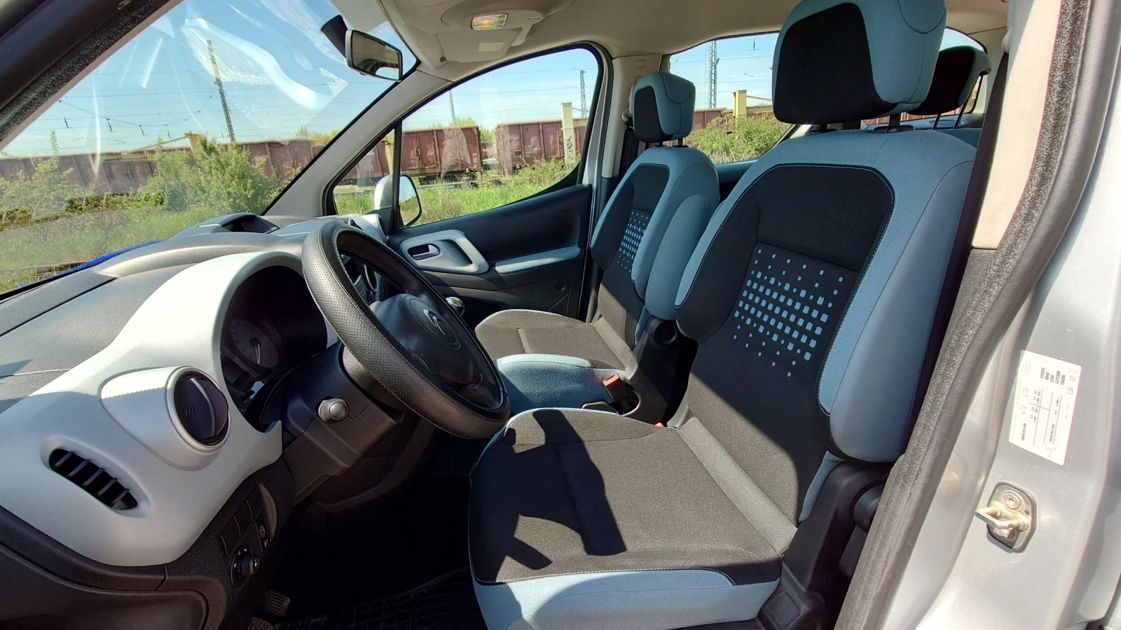 Citroen Berlingo, снимка 11 - Автомобили и джипове - 54652299
