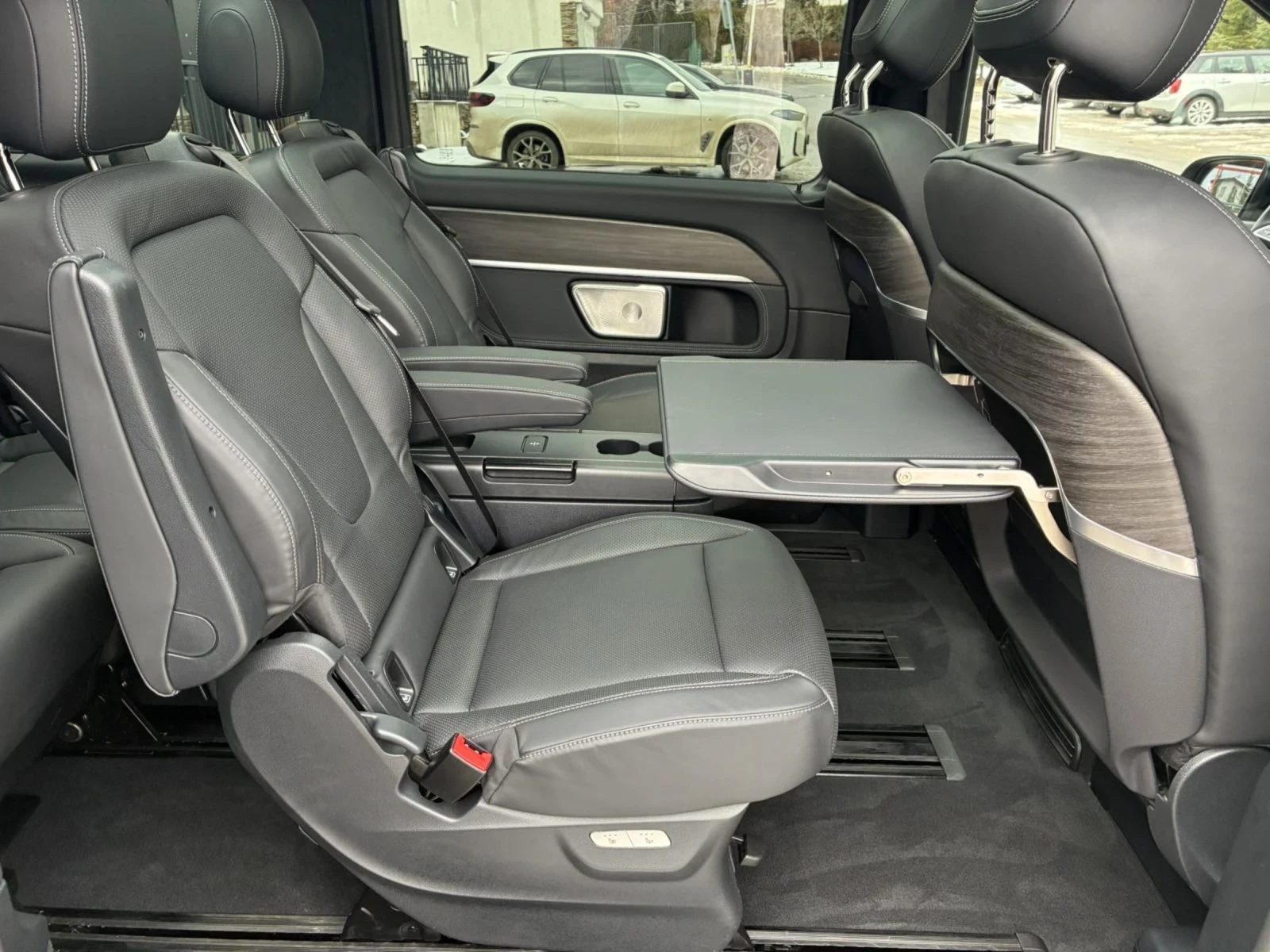 Mercedes-Benz V 300 4Matic/Готов Лизинг, снимка 11 - Автомобили и джипове - 53899036