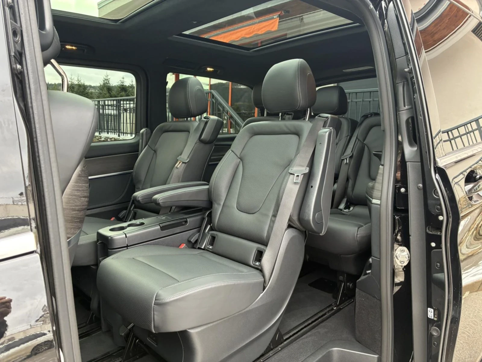 Mercedes-Benz V 300 4Matic/Готов Лизинг, снимка 14 - Автомобили и джипове - 53899036