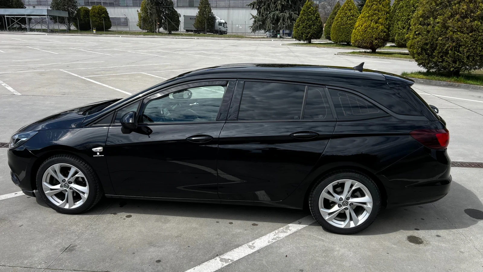 Opel Astra  k Sports Tourer, снимка 4 - Автомобили и джипове - 54099397