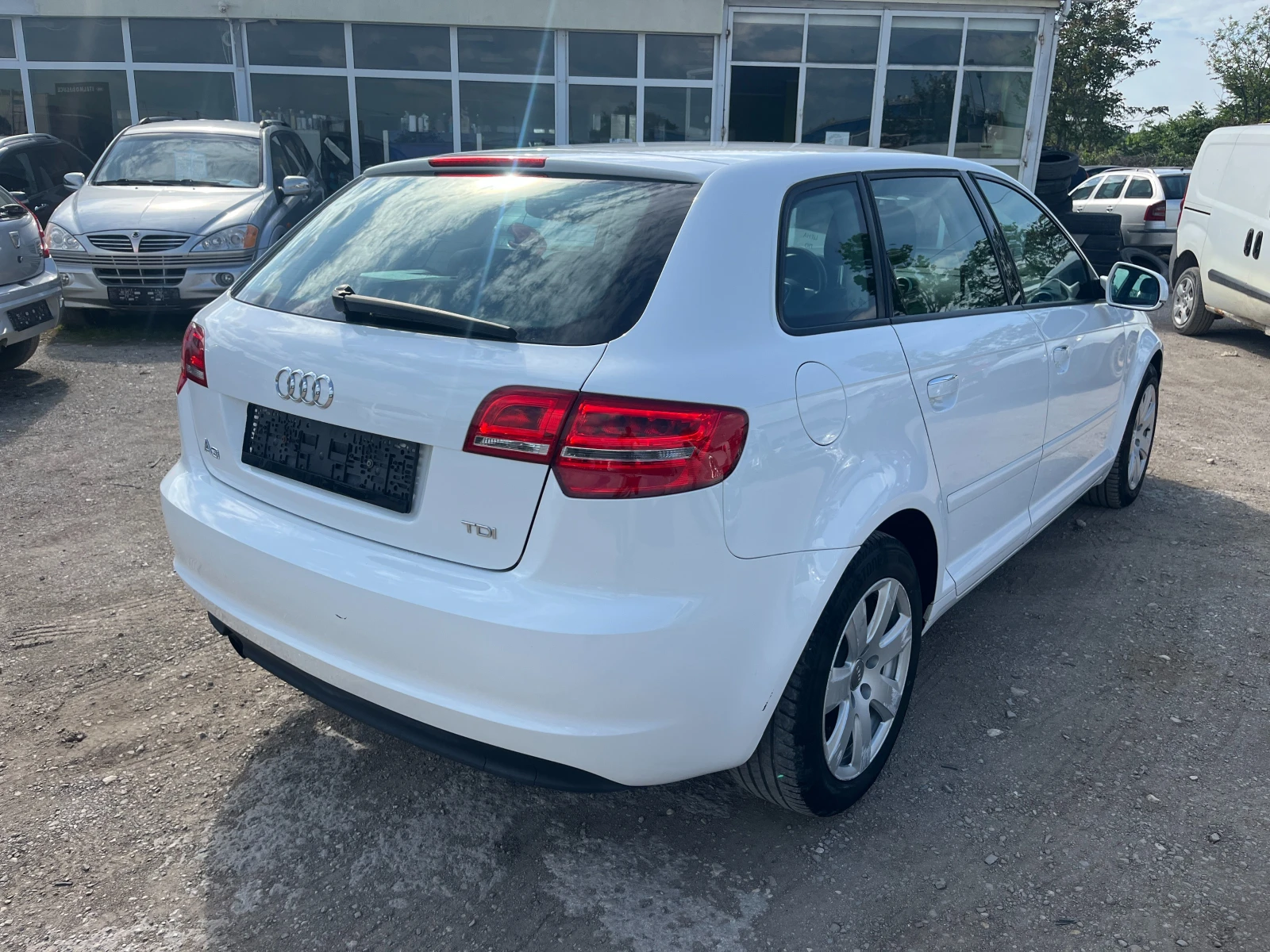 Audi A3 1.6TDI 90К.С, снимка 4 - Автомобили и джипове - 54620667
