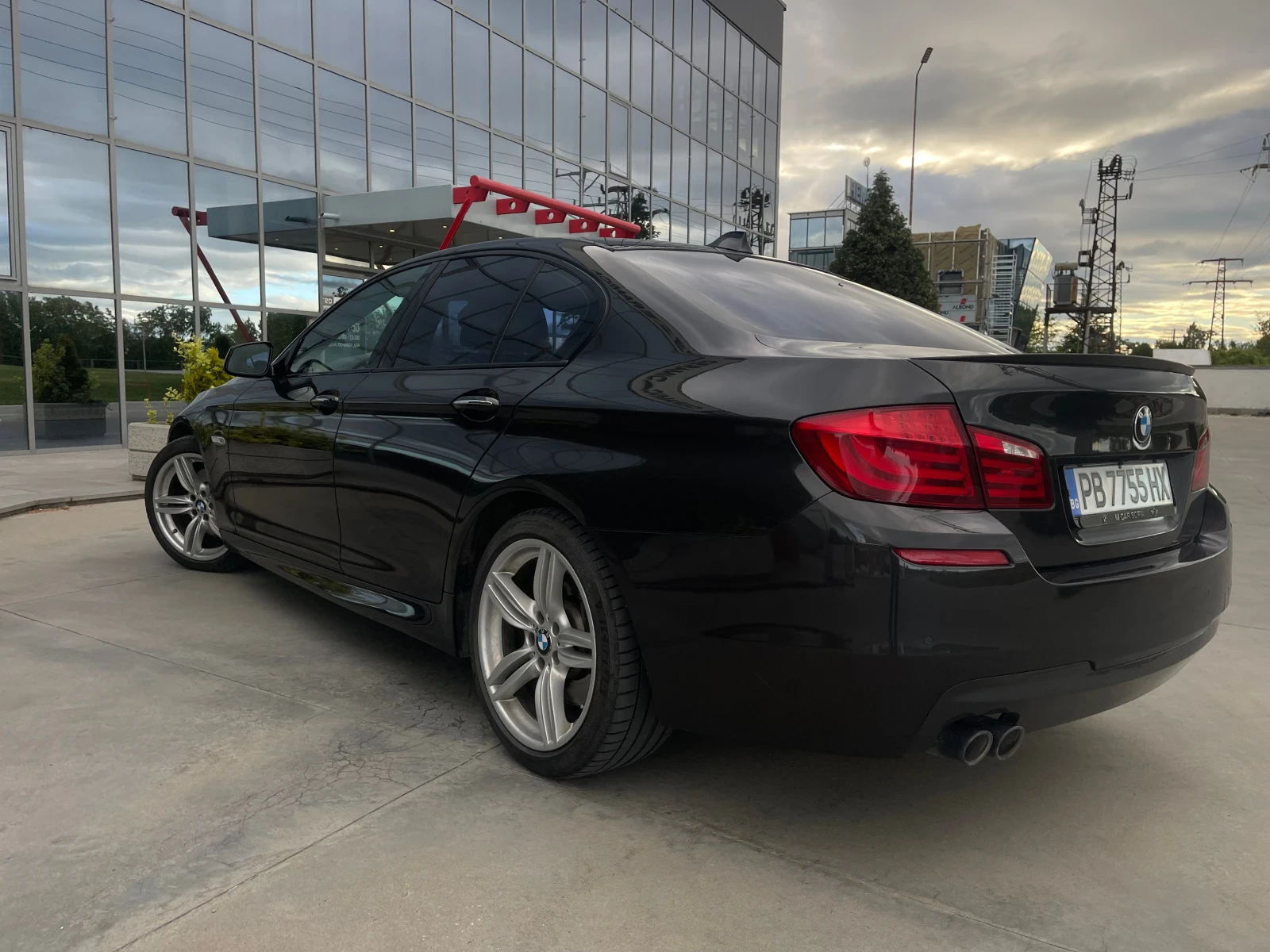 BMW 530 Xdrive, M-пакет, CarPlay , снимка 4 - Автомобили и джипове - 54738224