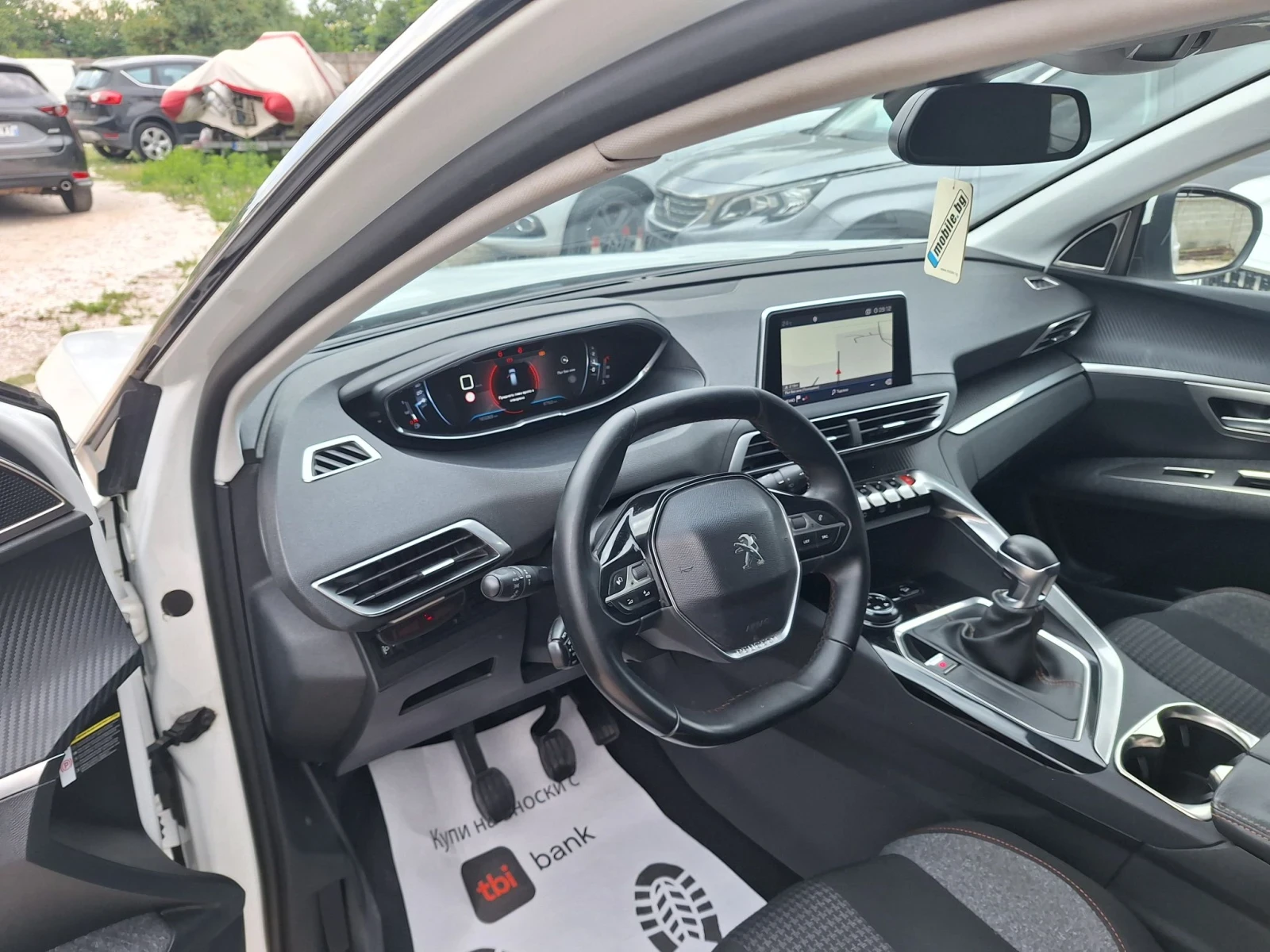 Peugeot 3008 1.6hdi* Нави/Кросуей/Лед/6ск/Топ* , снимка 12 - Автомобили и джипове - 55629439