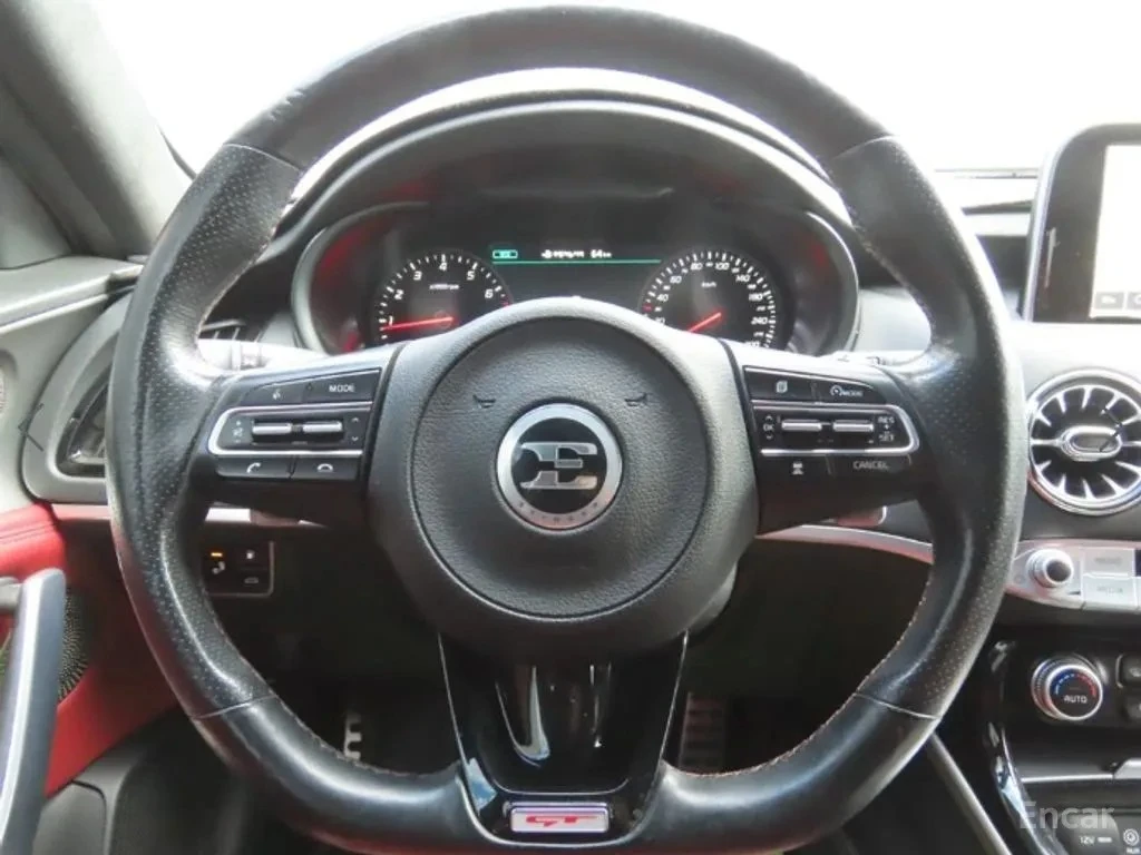 Kia Stinger 3.3 GT 2018, снимка 13 - Автомобили и джипове - 56073599