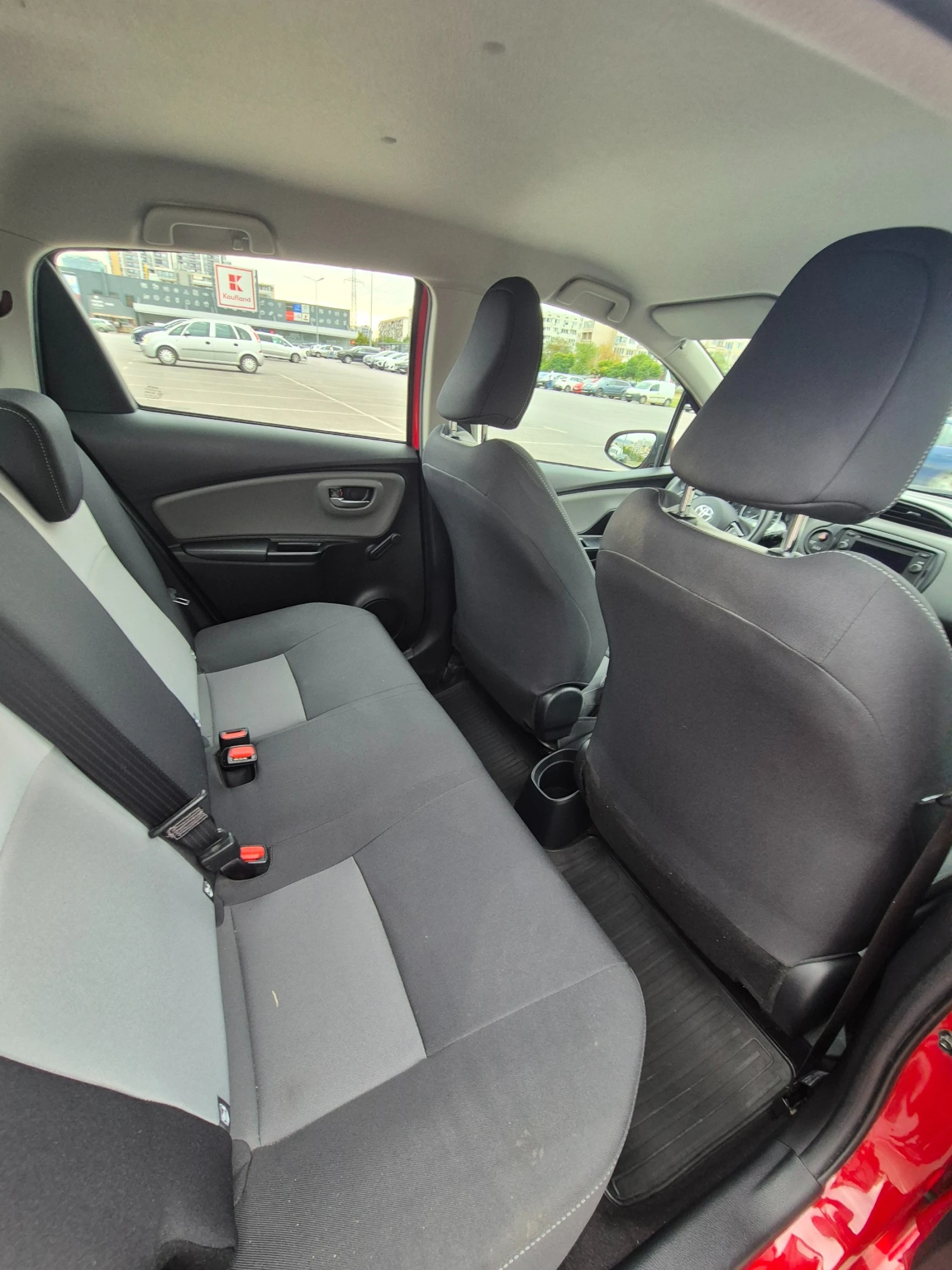 Toyota Yaris 1.0 VVT-i, снимка 10 - Автомобили и джипове - 56118293