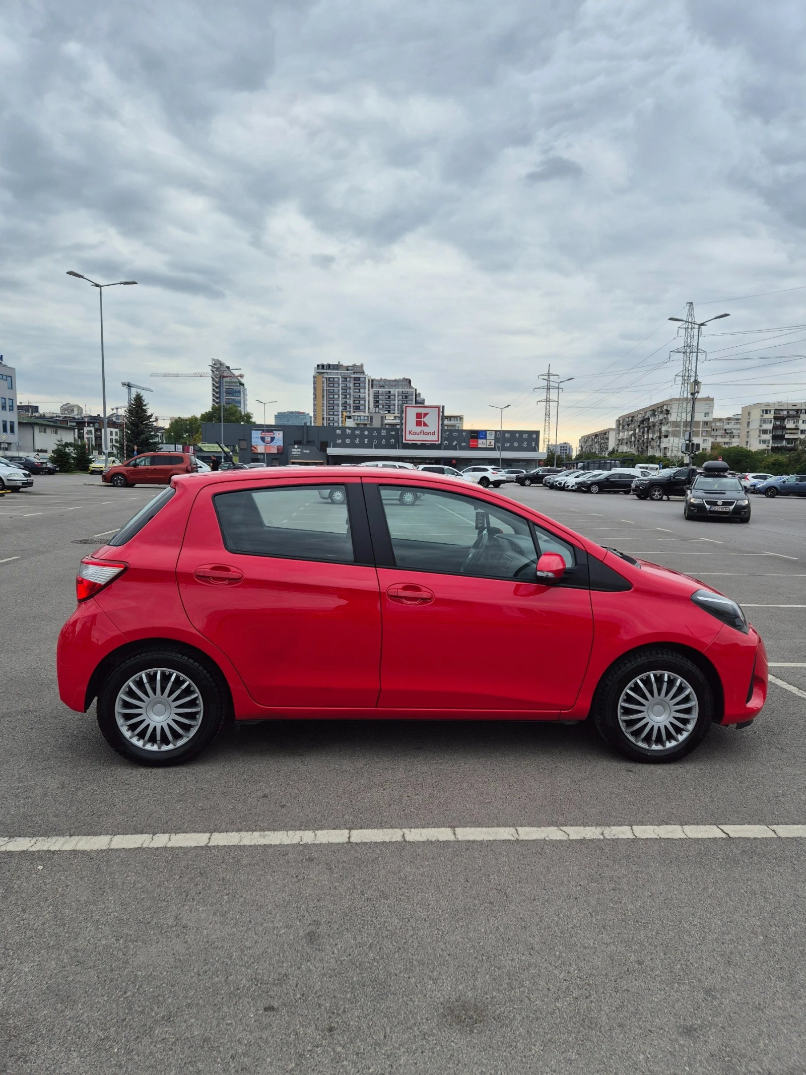 Toyota Yaris 1.0 VVT-i, снимка 5 - Автомобили и джипове - 56118293
