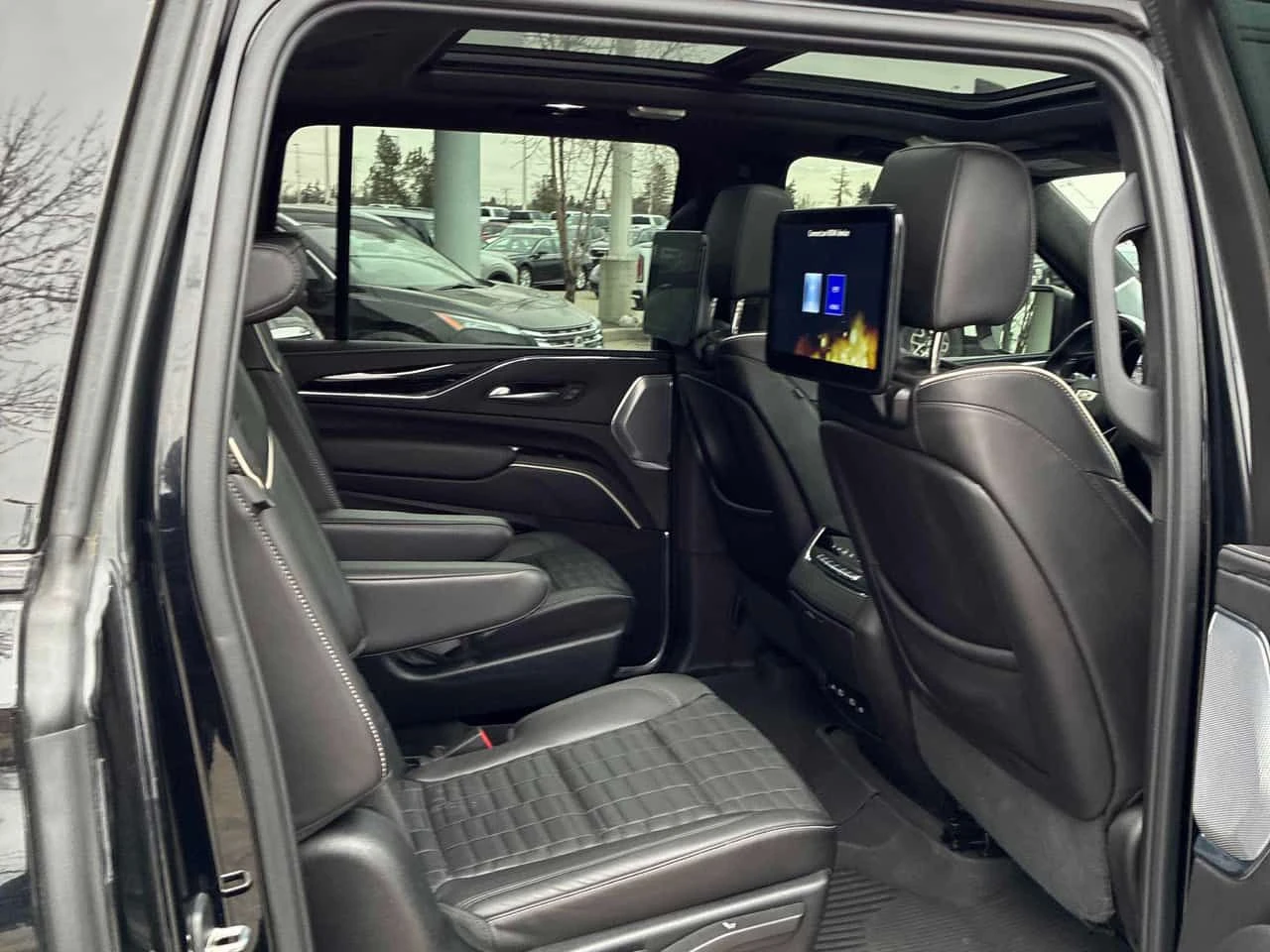 Cadillac Escalade * AWD V Series * 2 КЛЮЧА* PANO* KEYLESS* ПОДГРЕВ* , снимка 8 - Автомобили и джипове - 53986882