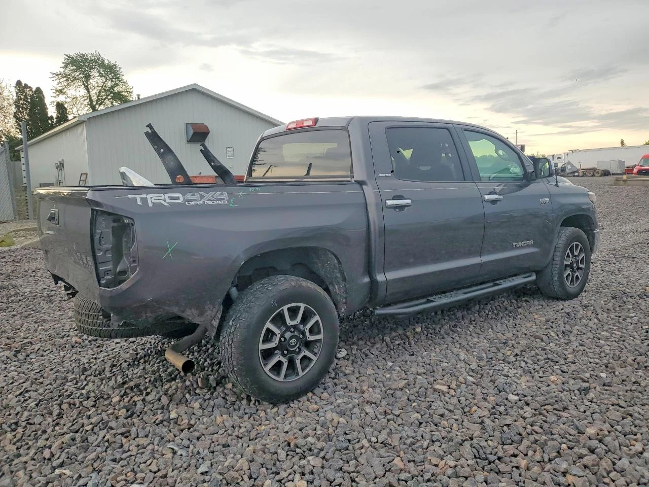Toyota Tundra 5.7l Crewmax Limited, снимка 3 - Автомобили и джипове - 54731458