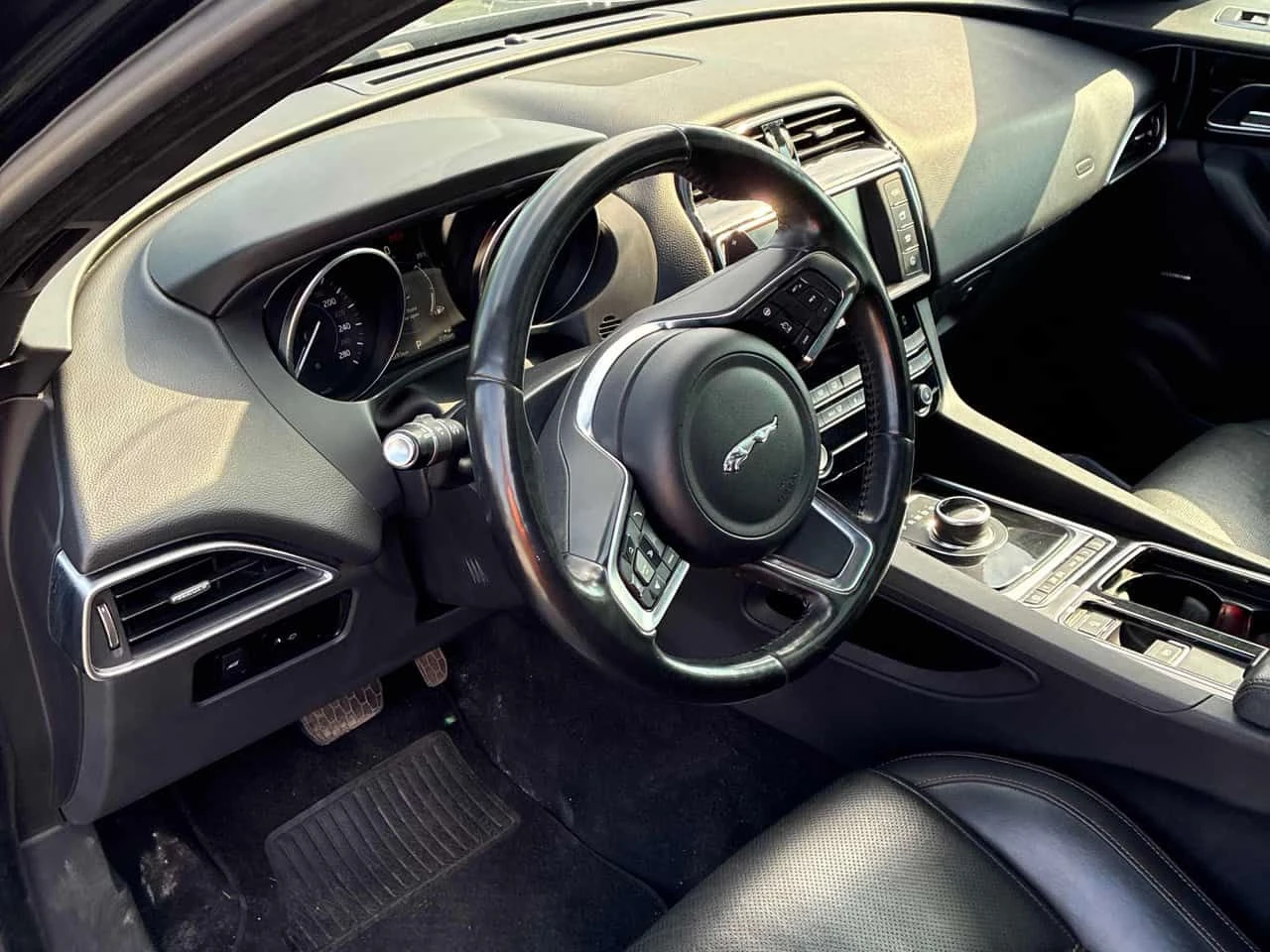 Jaguar F-PACE * Prestige * АВТОКРЕДИТ БЕЗ ПЪРВОНАЧАЛНА ВНОСКА* , снимка 5 - Автомобили и джипове - 55334587