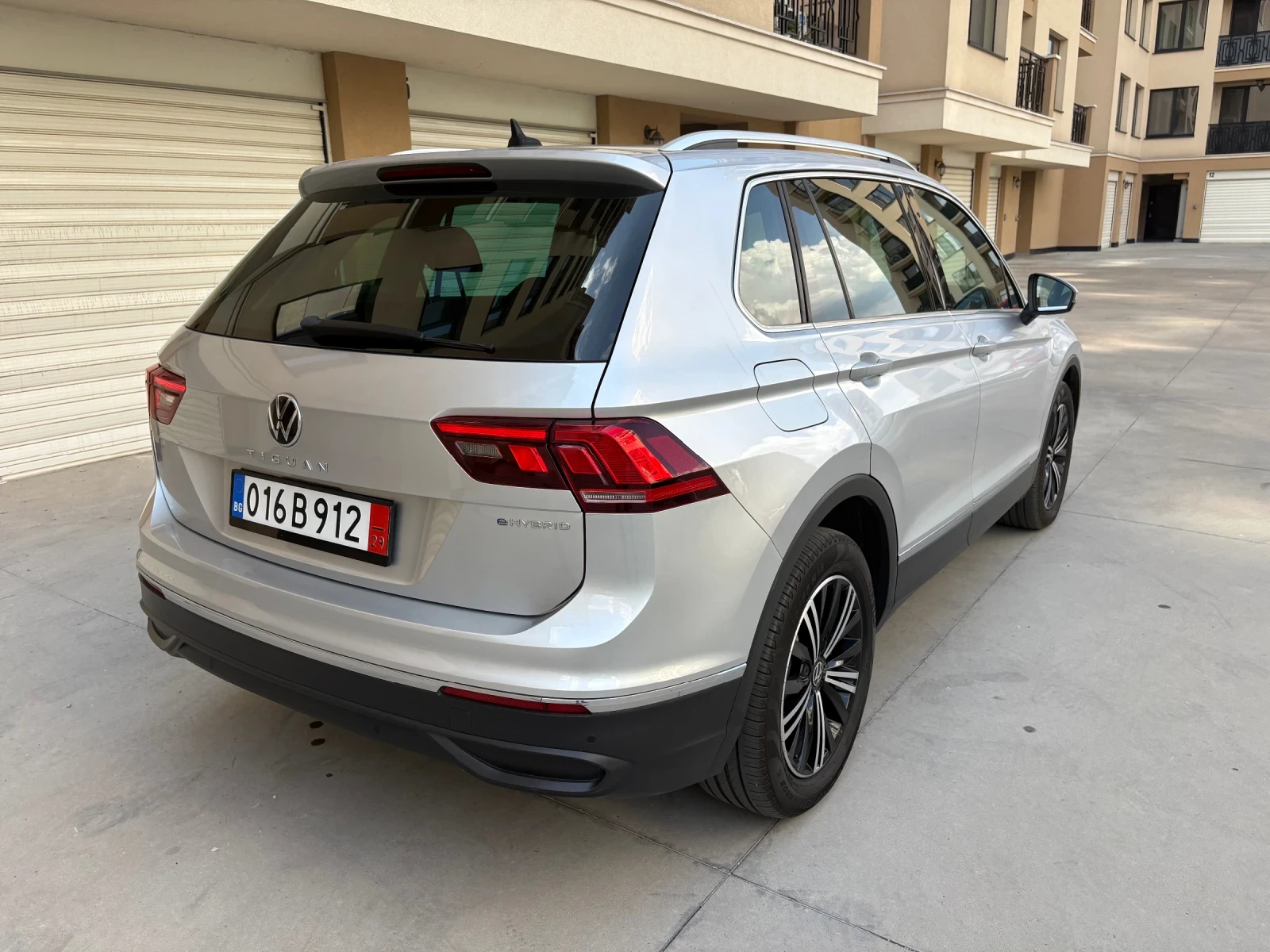 VW Tiguan Digital, Distronic, Сервизна История, снимка 4 - Автомобили и джипове - 55824354