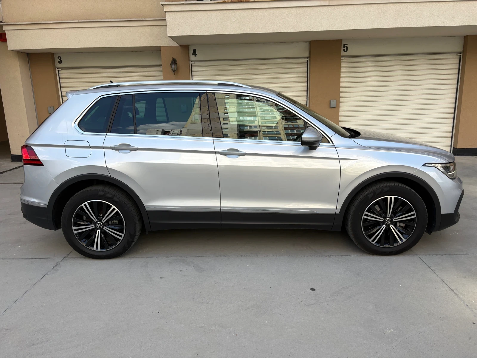 VW Tiguan Digital, Distronic, Сервизна История, снимка 6 - Автомобили и джипове - 55824354