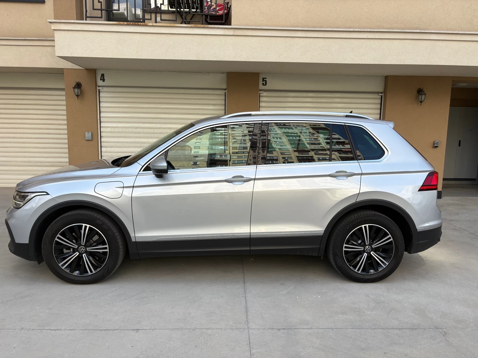 VW Tiguan Digital, Distronic, Сервизна История, снимка 5 - Автомобили и джипове - 55824354