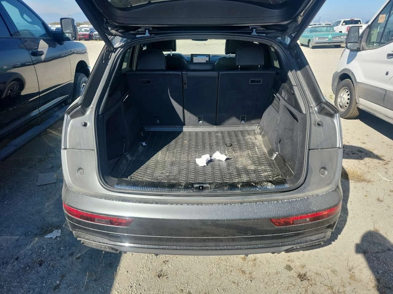 Audi Q5 * PROGRESSIV * CARFAX * БЕЗ ПЪРВОНАЧАЛНА ВНОСКА, снимка 14 - Автомобили и джипове - 56273545