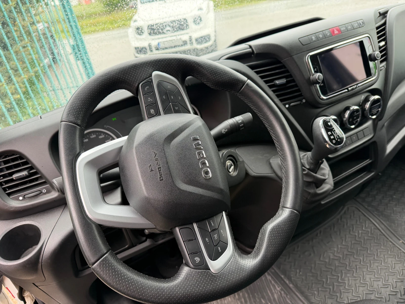 Iveco Daily 35-160* Hi-MATIC* NAVI* Климатик* Extra long, снимка 4 - Бусове и автобуси - 54370737