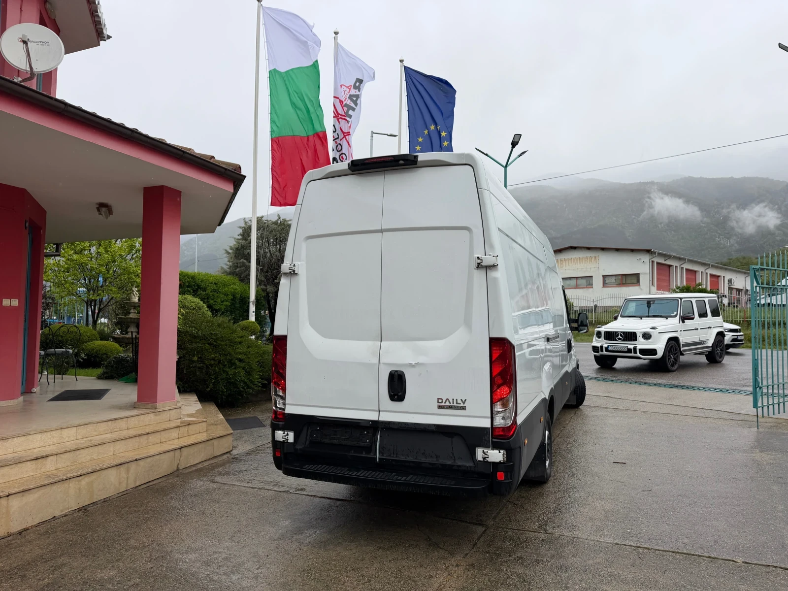 Iveco Daily 35-160* Hi-MATIC* NAVI* Климатик* Extra long, снимка 9 - Бусове и автобуси - 54370737