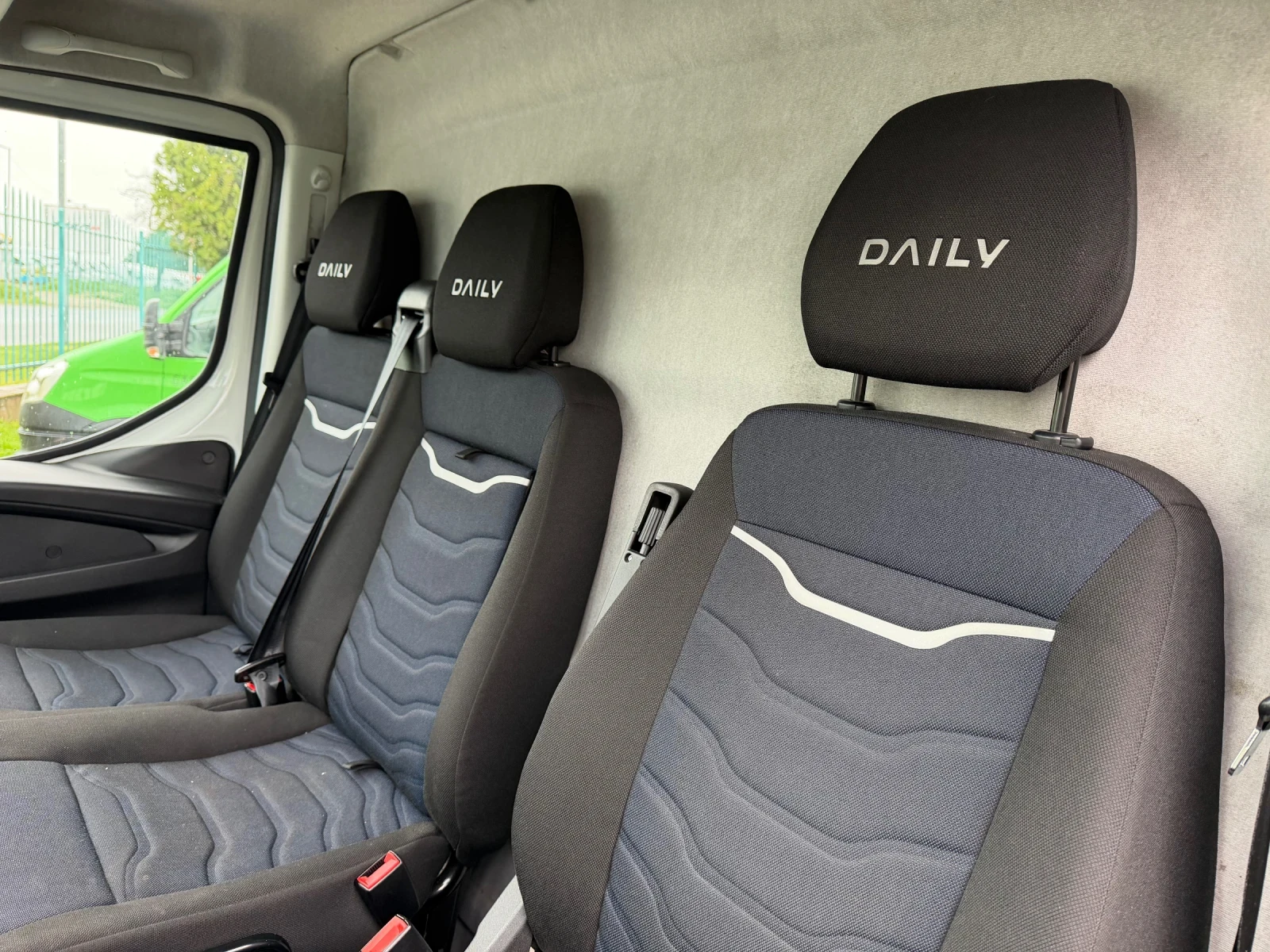 Iveco Daily 35-160* Hi-MATIC* NAVI* Климатик* Extra long, снимка 6 - Бусове и автобуси - 54370737