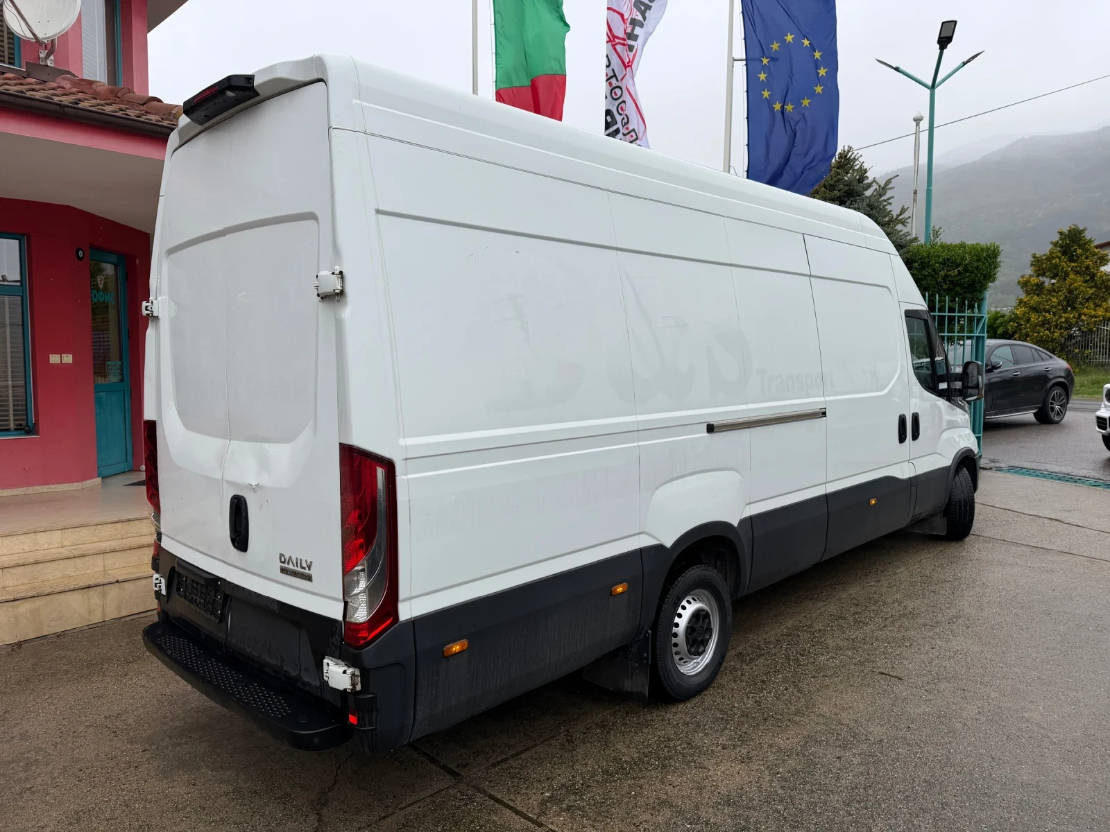 Iveco Daily 35-160* Hi-MATIC* NAVI* Климатик* Extra long, снимка 10 - Бусове и автобуси - 54370737