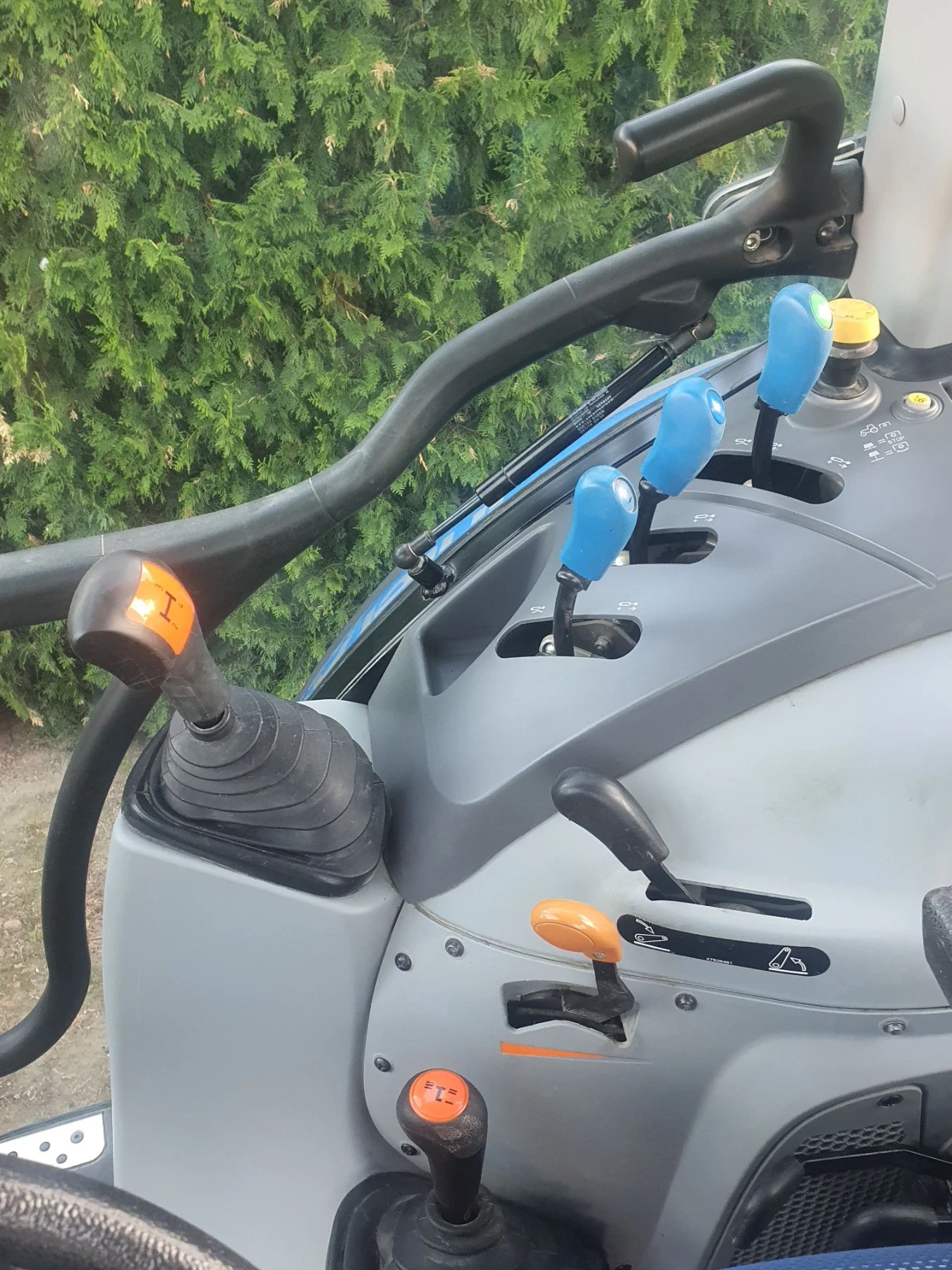 Трактор New Holland T5.95, снимка 5 - Селскостопанска техника - 56071942