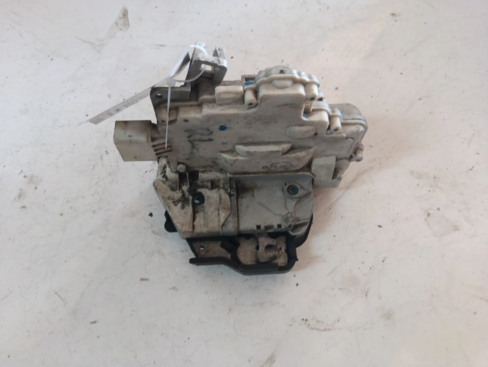 брава (задна лява) 4F0839015A Audi A6