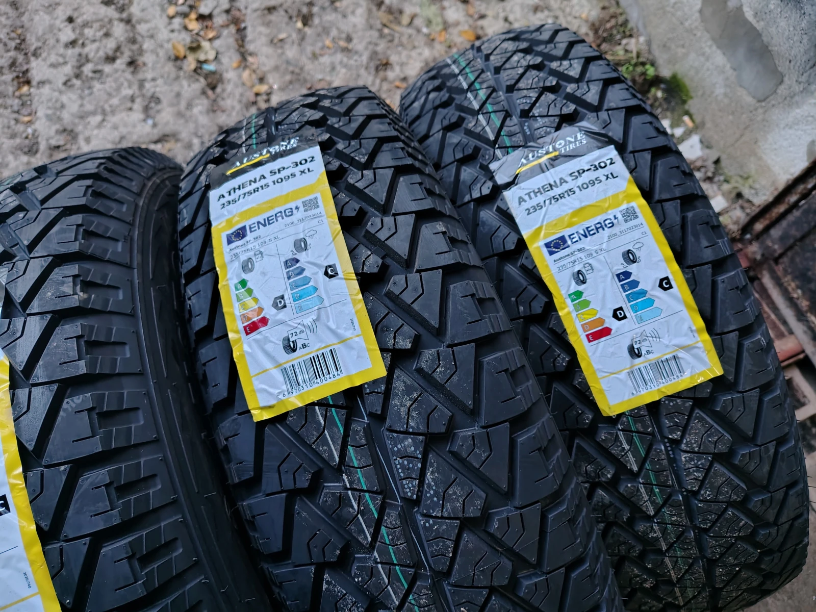 Гуми Всесезонни 235/75R15, снимка 3 - Гуми и джанти - 53716066