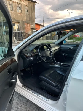 Mercedes-Benz E 220, снимка 7