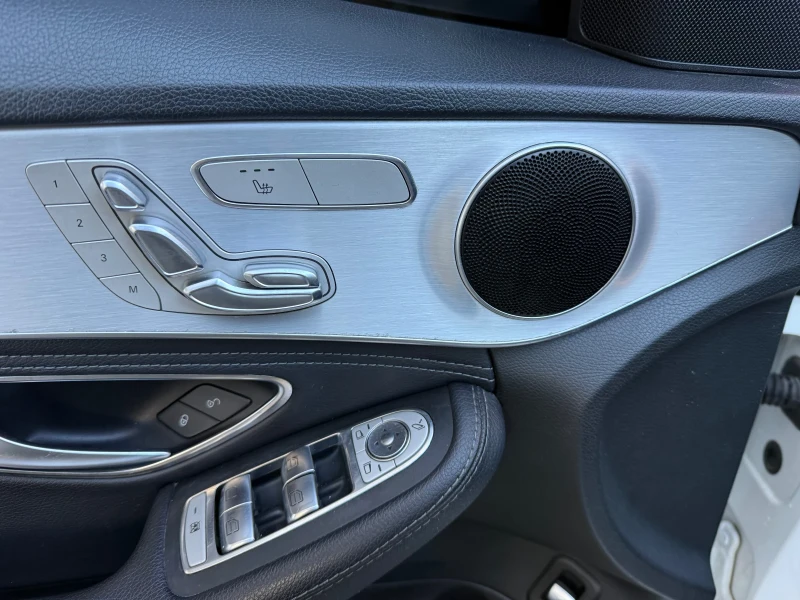 Mercedes-Benz C 300 AMG 4 MATIC, снимка 11 - Автомобили и джипове - 52895922