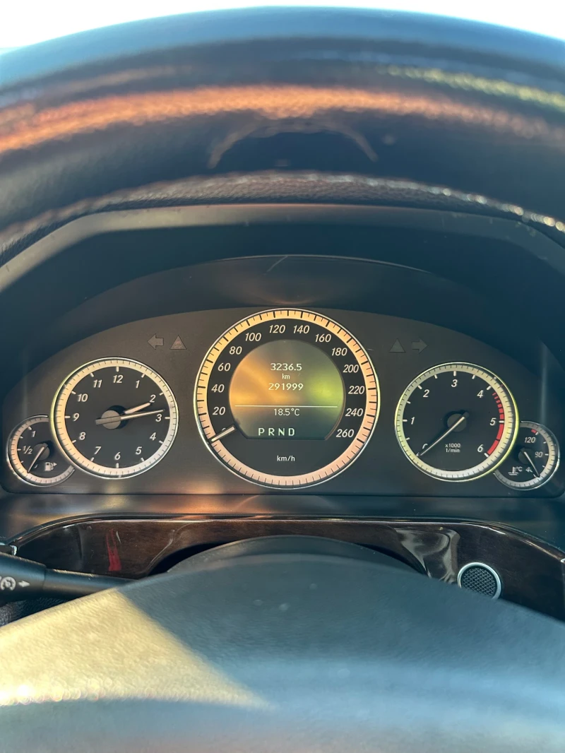 Mercedes-Benz E 220, снимка 11 - Автомобили и джипове - 52458969