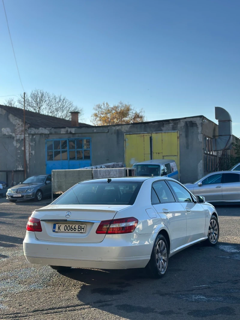 Mercedes-Benz E 220, снимка 4 - Автомобили и джипове - 52458969