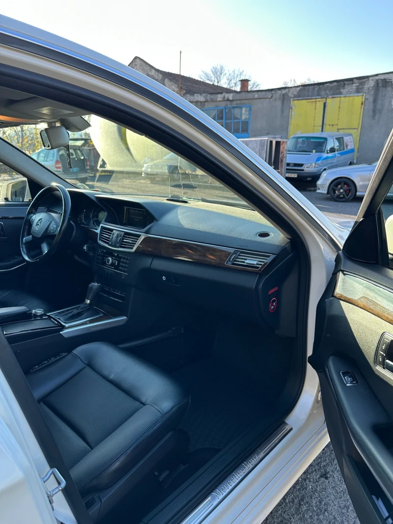 Mercedes-Benz E 220, снимка 8 - Автомобили и джипове - 52458969
