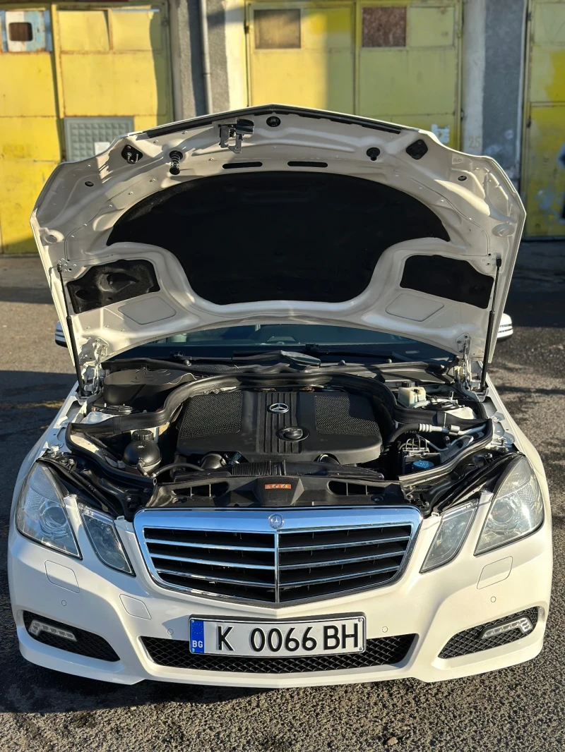 Mercedes-Benz E 220, снимка 5 - Автомобили и джипове - 52458969