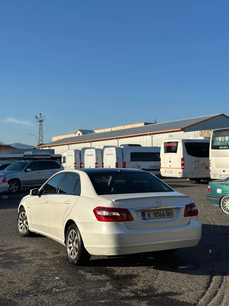Mercedes-Benz E 220, снимка 3 - Автомобили и джипове - 52458969