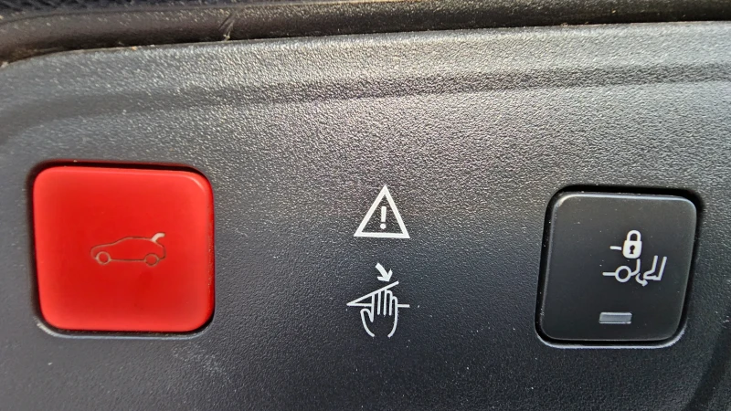 Peugeot 3008 GT-Line* Aut. EAT8* LED* Pano* Kam.360* KeyGo* , снимка 17 - Автомобили и джипове - 52550405