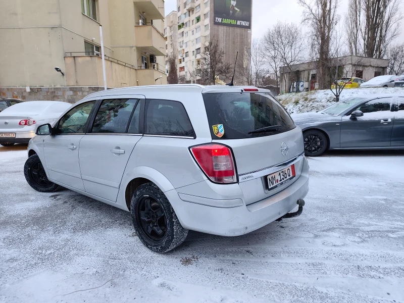 Opel Astra 1.9 CDTI  Facelift!!* КЛИМАТРОНИК* !ТОП!, снимка 4 - Автомобили и джипове - 53065352