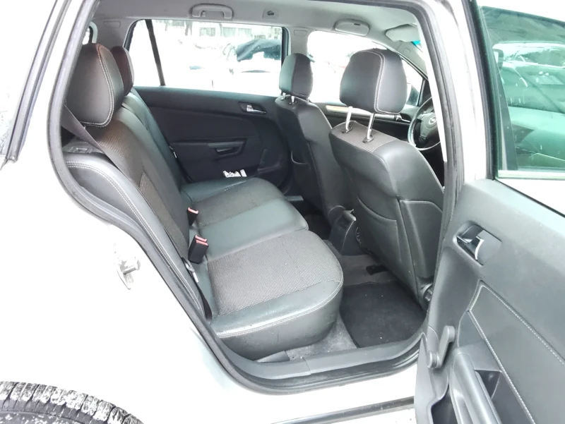 Opel Astra 1.9 CDTI  Facelift!!* КЛИМАТРОНИК* !ТОП!, снимка 11 - Автомобили и джипове - 53065352