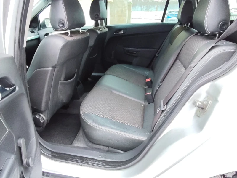 Opel Astra 1.9 CDTI  Facelift!!* КЛИМАТРОНИК* !ТОП!, снимка 12 - Автомобили и джипове - 53065352
