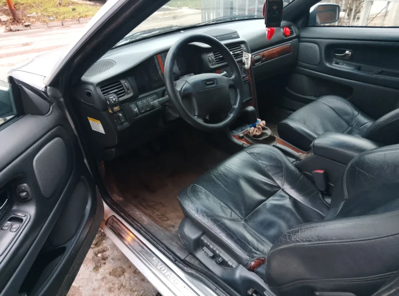 Volvo C70 T5, снимка 9 - Автомобили и джипове - 53295859