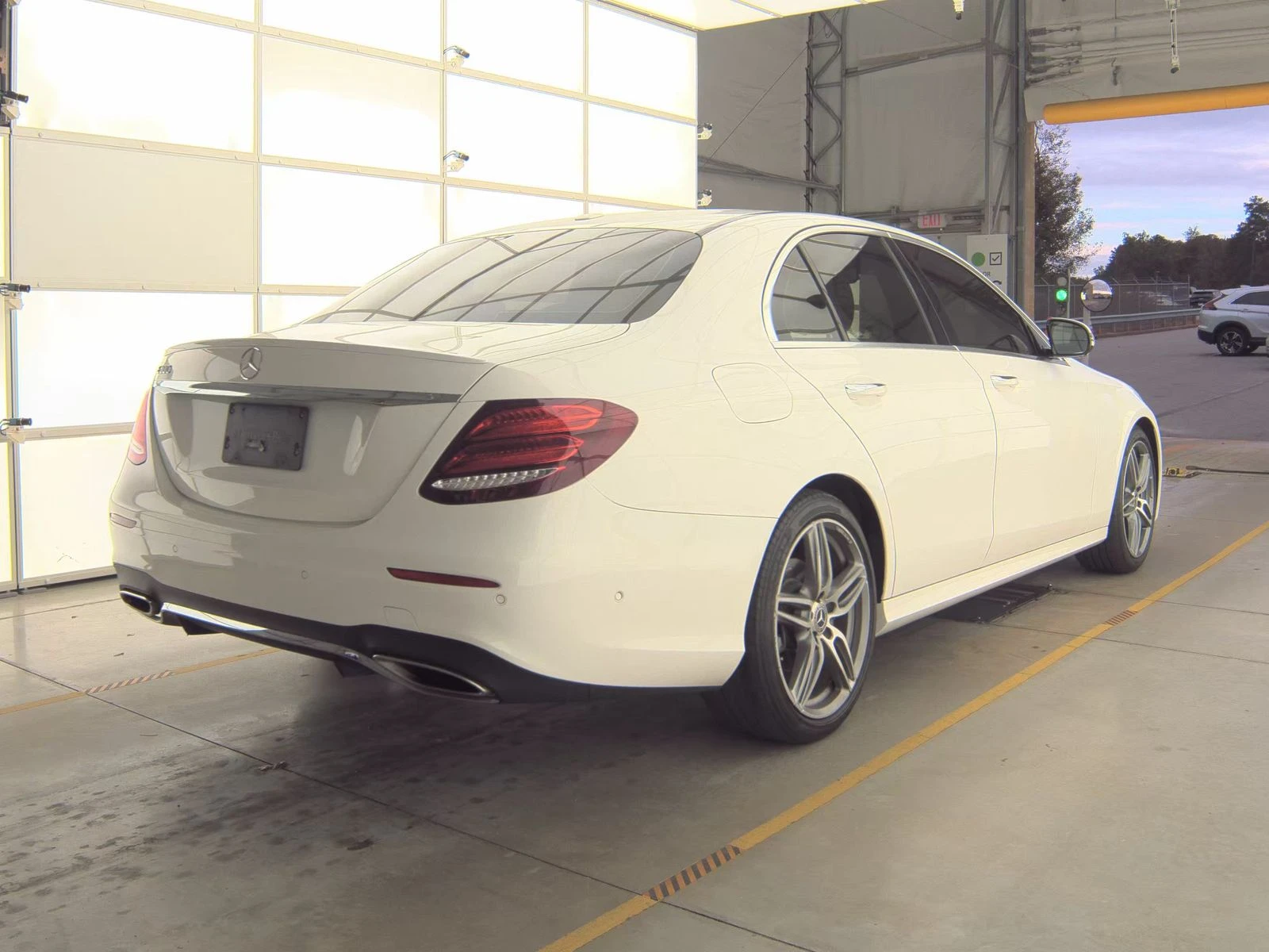 Mercedes-Benz E 300  - изображение 4