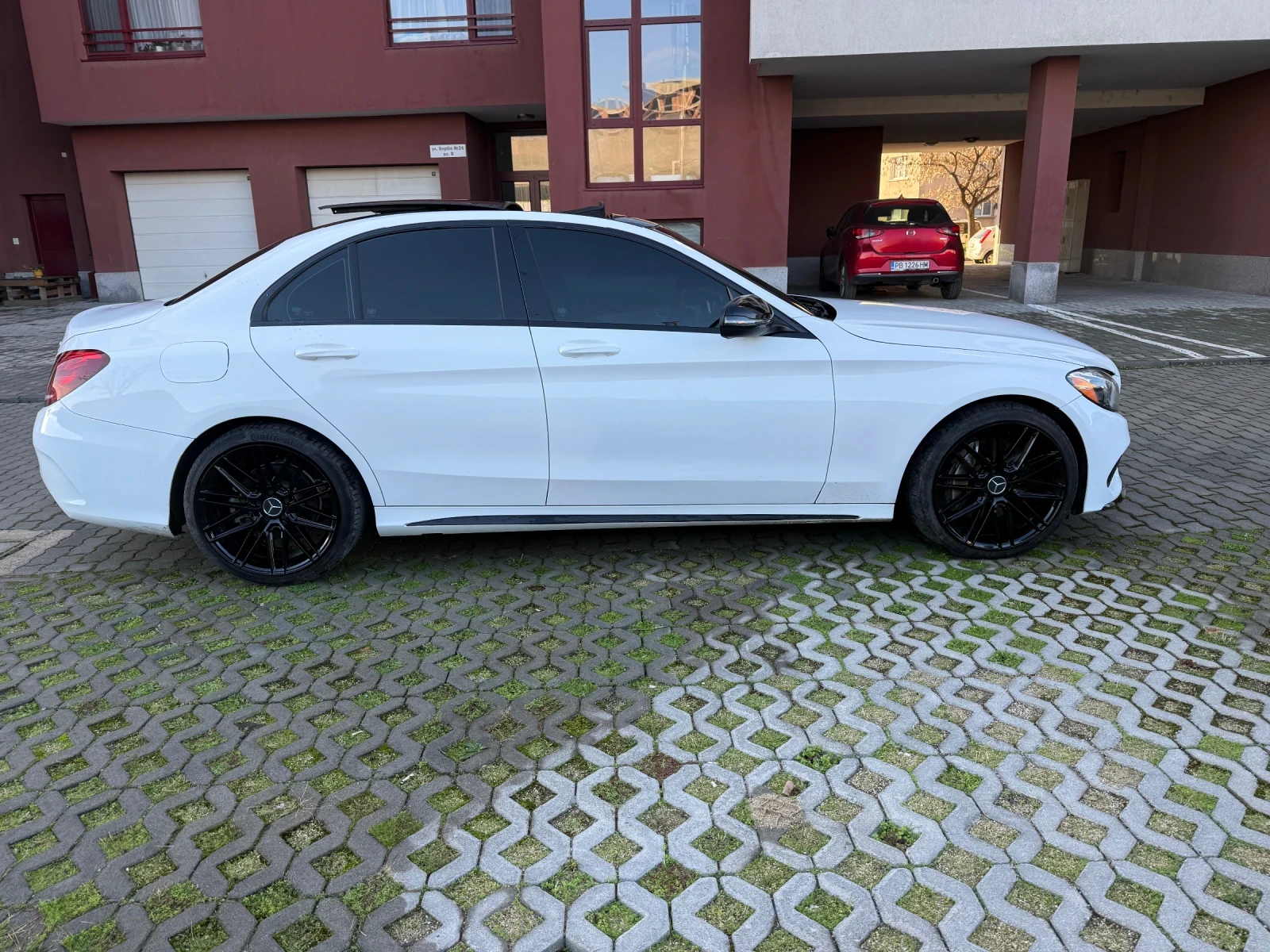 Mercedes-Benz C 300 AMG 4 MATIC - изображение 2