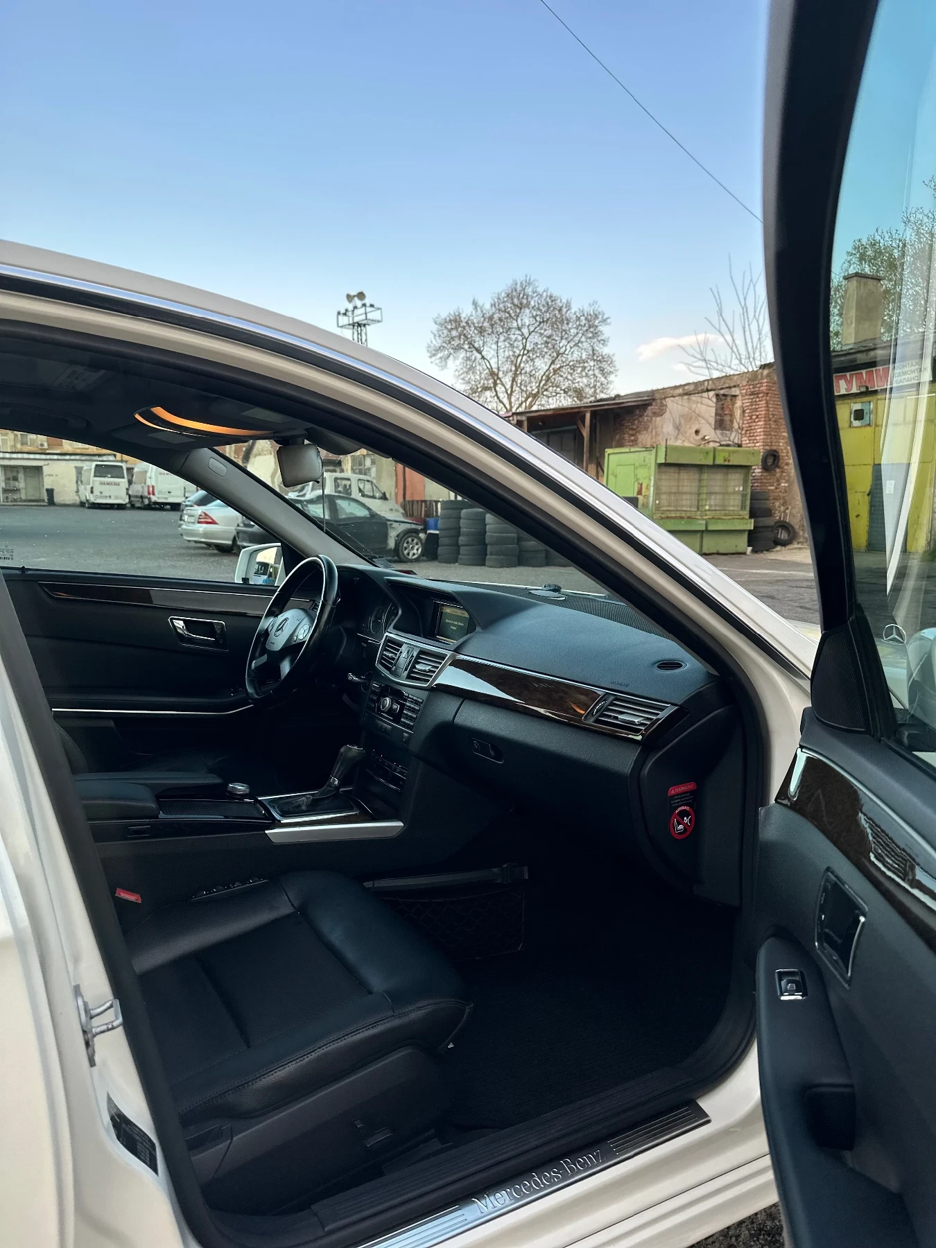 Mercedes-Benz E 220, снимка 9 - Автомобили и джипове - 53829812