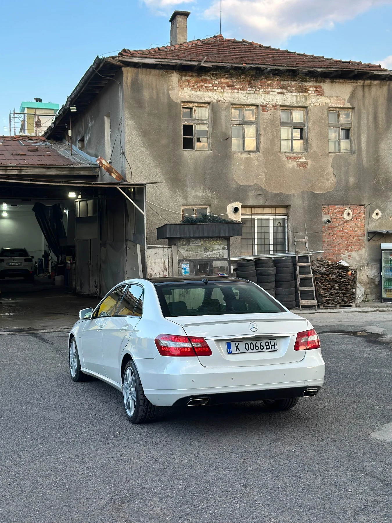 Mercedes-Benz E 220, снимка 5 - Автомобили и джипове - 53829812