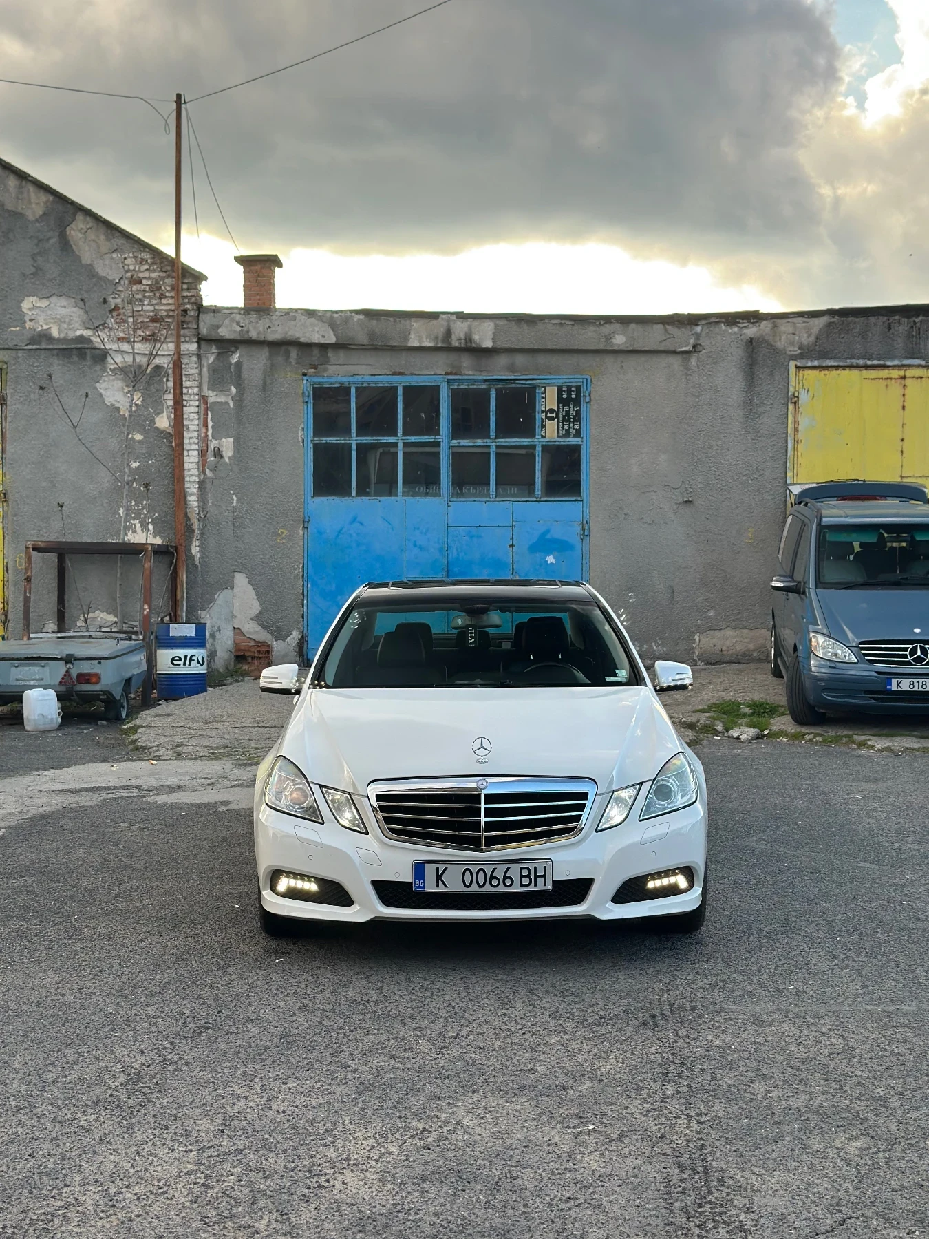 Mercedes-Benz E 220, снимка 3 - Автомобили и джипове - 53829812
