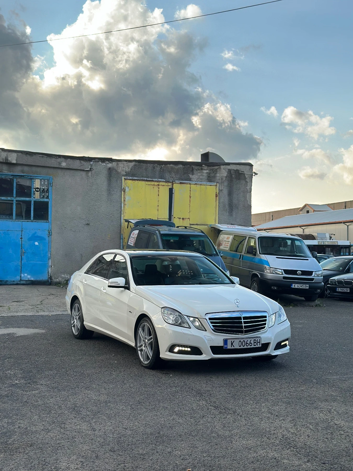 Mercedes-Benz E 220, снимка 2 - Автомобили и джипове - 53829812