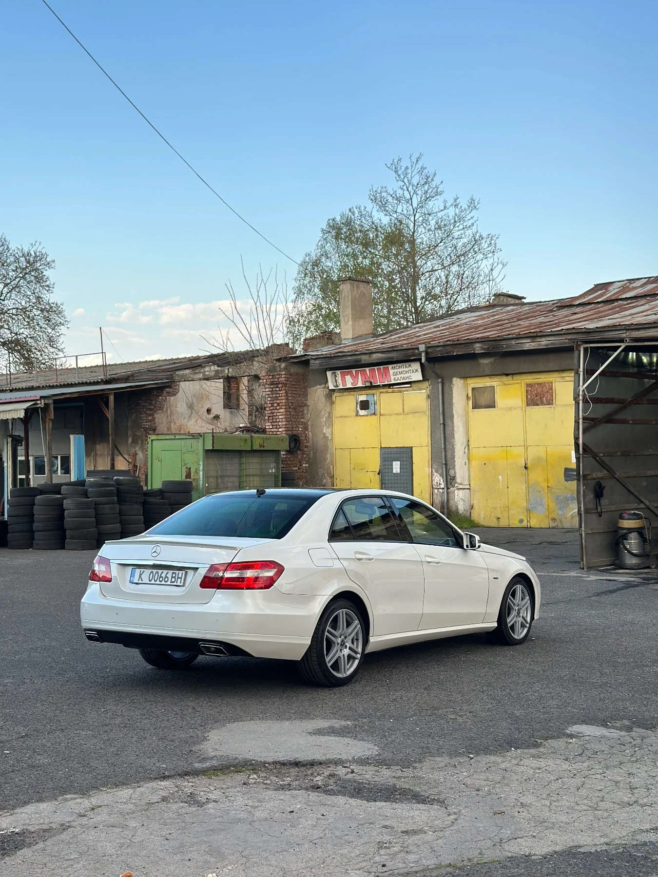 Mercedes-Benz E 220, снимка 4 - Автомобили и джипове - 53829812