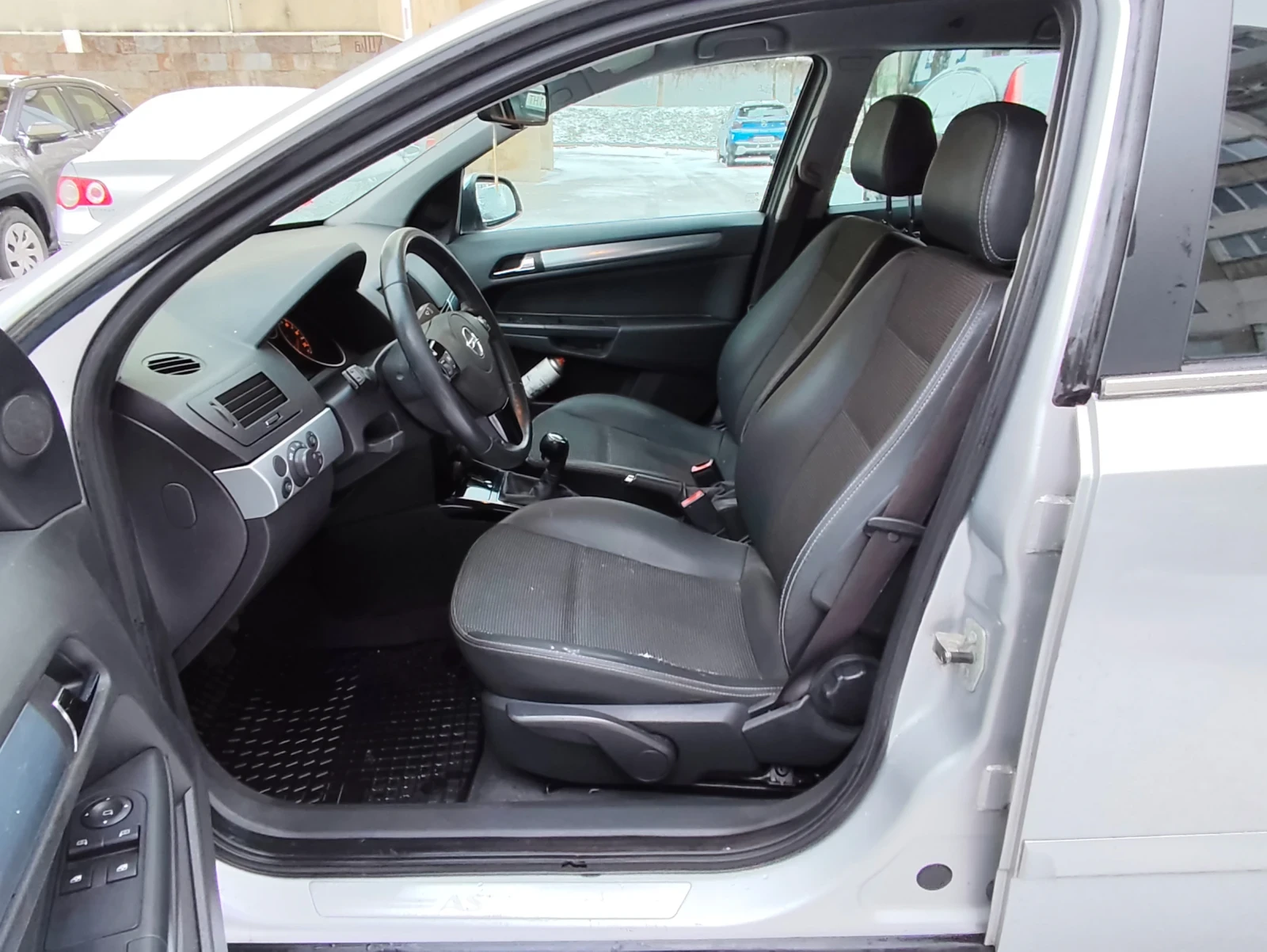 Opel Astra 1.9 CDTI  Facelift!!* КЛИМАТРОНИК* !ТОП! - изображение 10