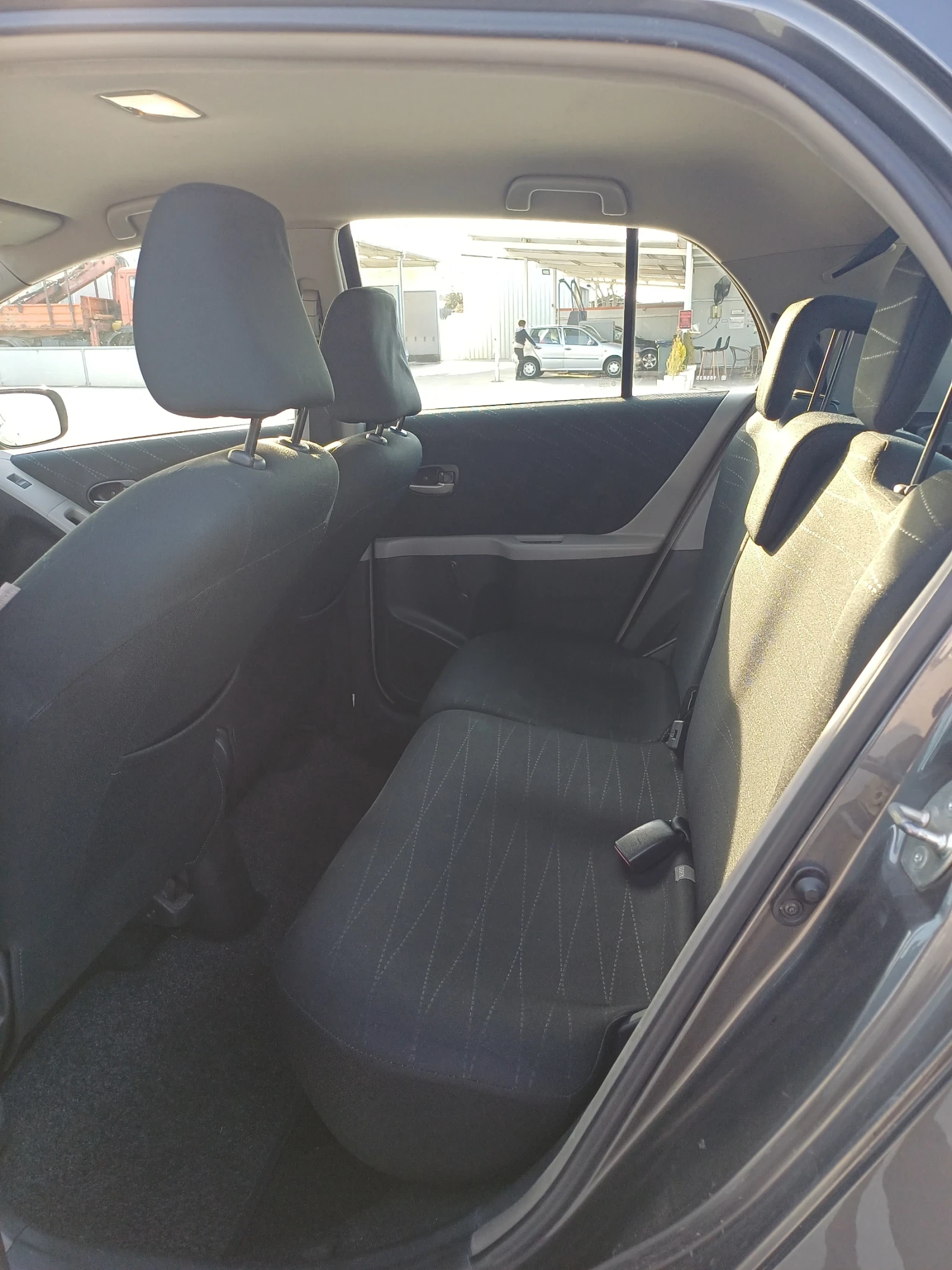 Toyota Yaris, снимка 9 - Автомобили и джипове - 54671228